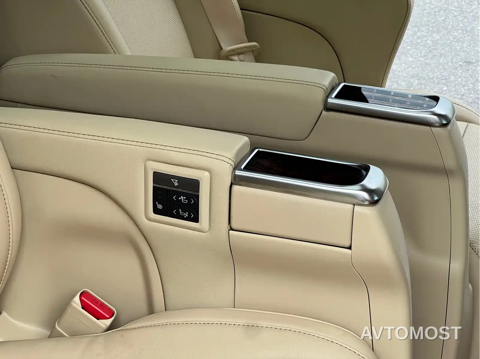 Toyota Alphard 2021 Hybrid 2.5L Luxury — фото 16