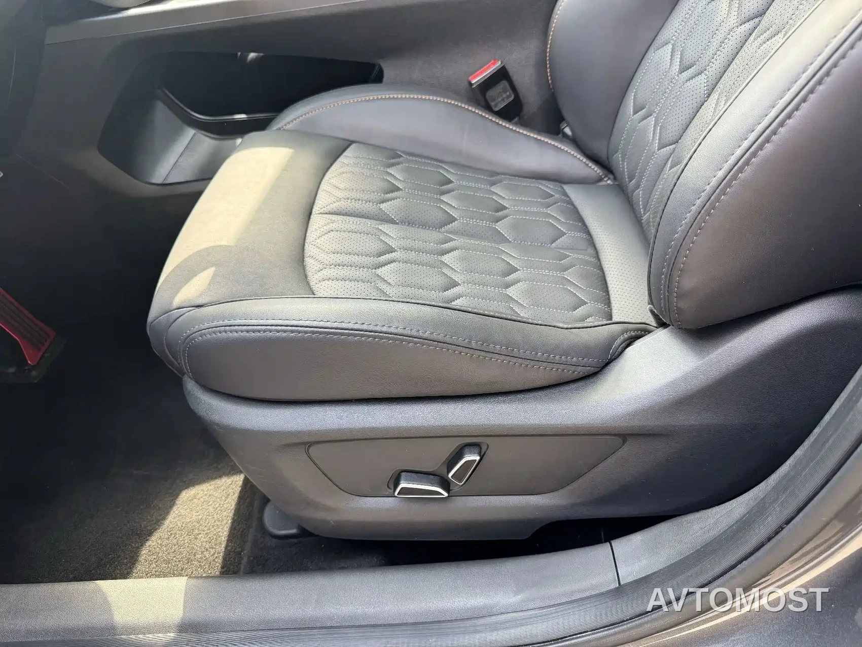 Changan UNI-T 2022 1.5T Premium — фото 19