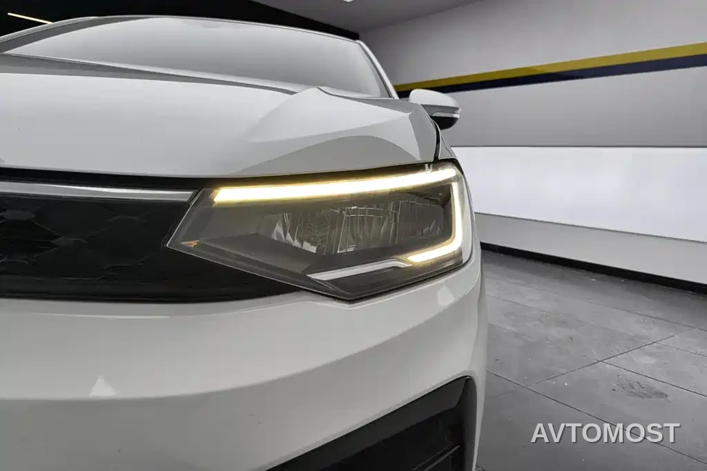 Volkswagen Lavida 2023 XRUI 1.5L Manual New Comfort Edition — фото 5