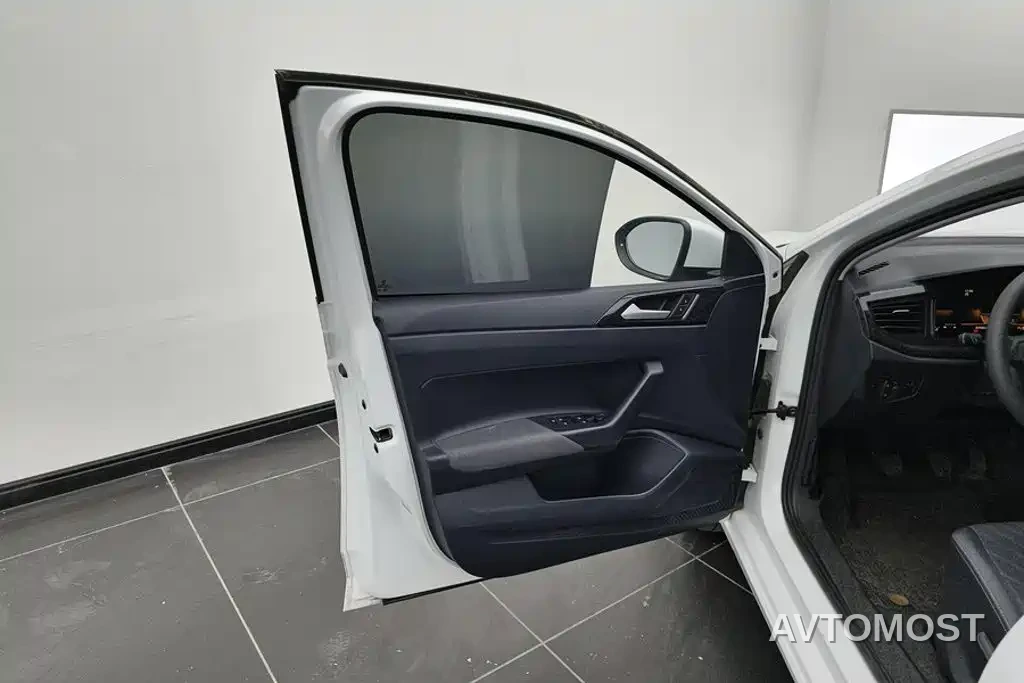 Volkswagen Lavida 2023 XRUI 1.5L Manual New Comfort Edition — фото 7