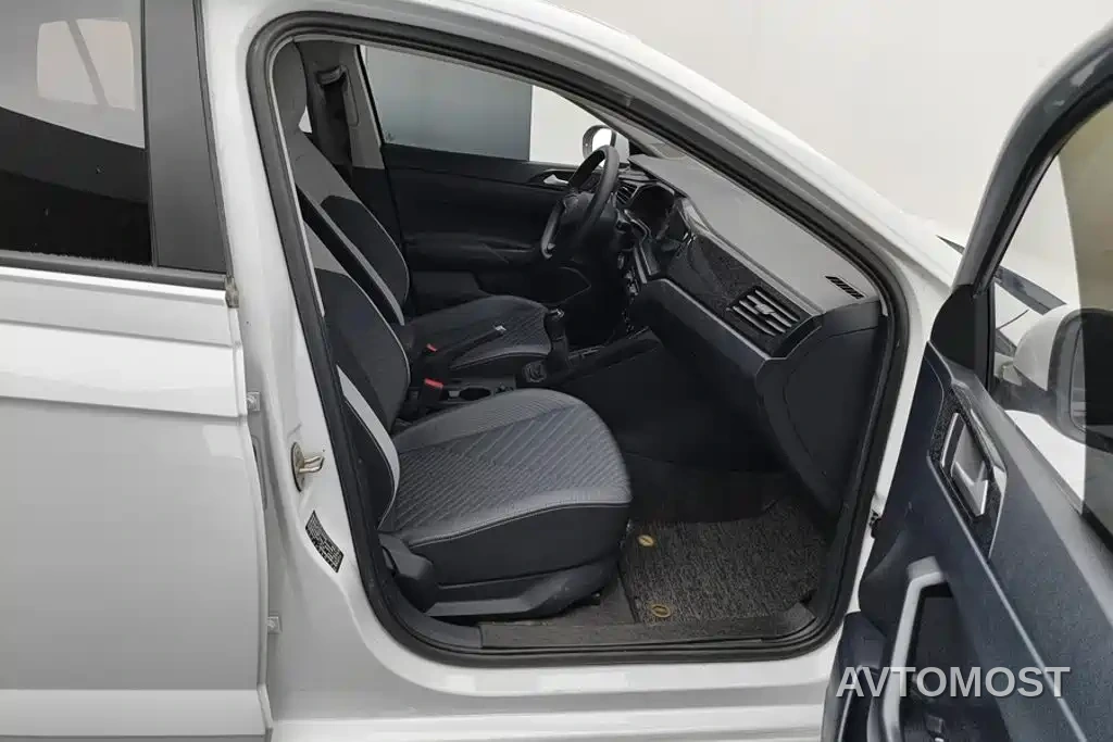 Volkswagen Lavida 2023 XRUI 1.5L Manual New Comfort Edition — фото 8