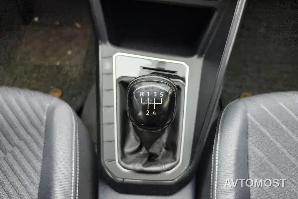 Volkswagen Lavida 2023 XRUI 1.5L Manual New Comfort Edition — фото 14