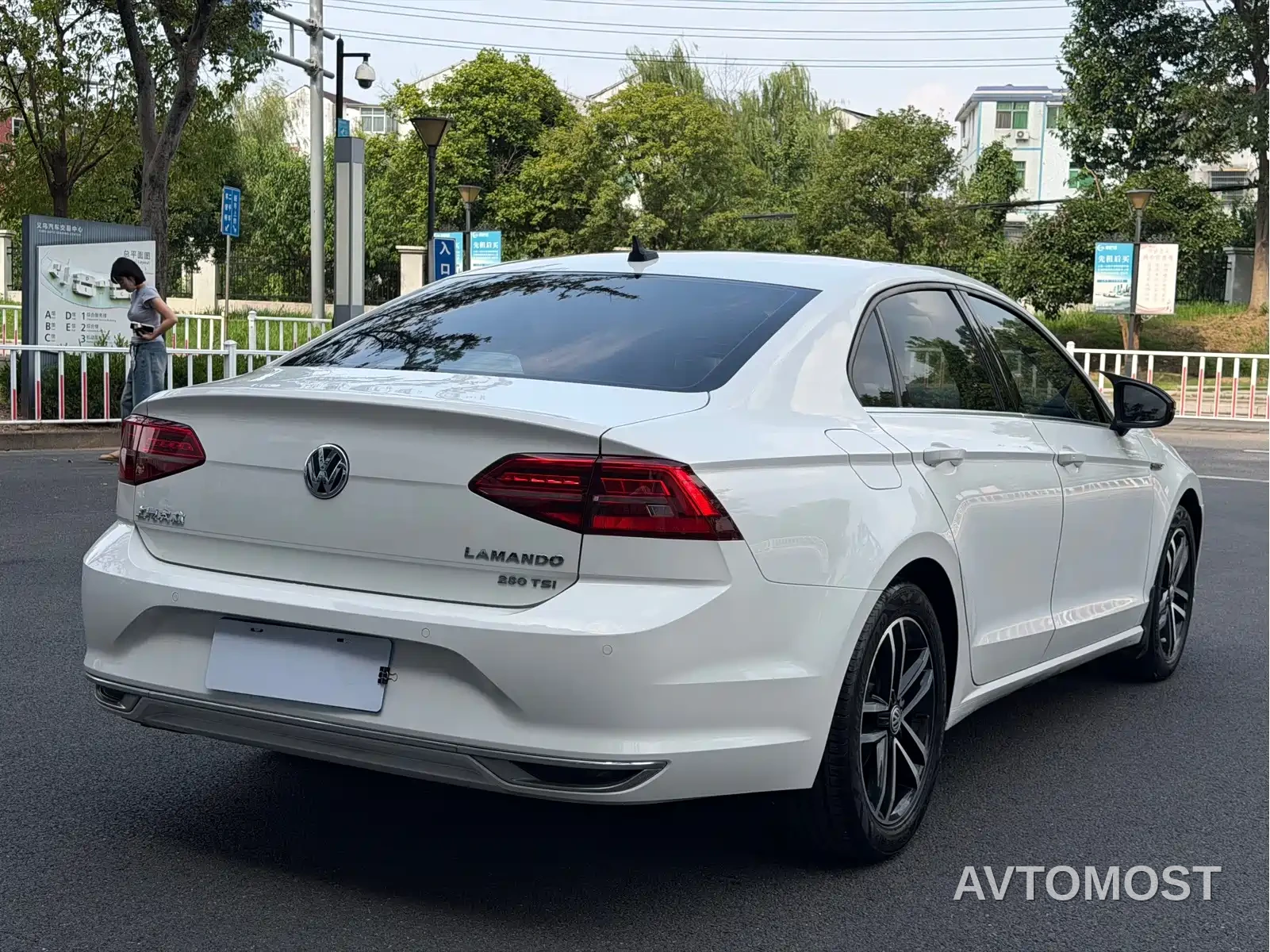 Volkswagen Lamando 2021 280TSI DSG Comfort Edition — фото 7
