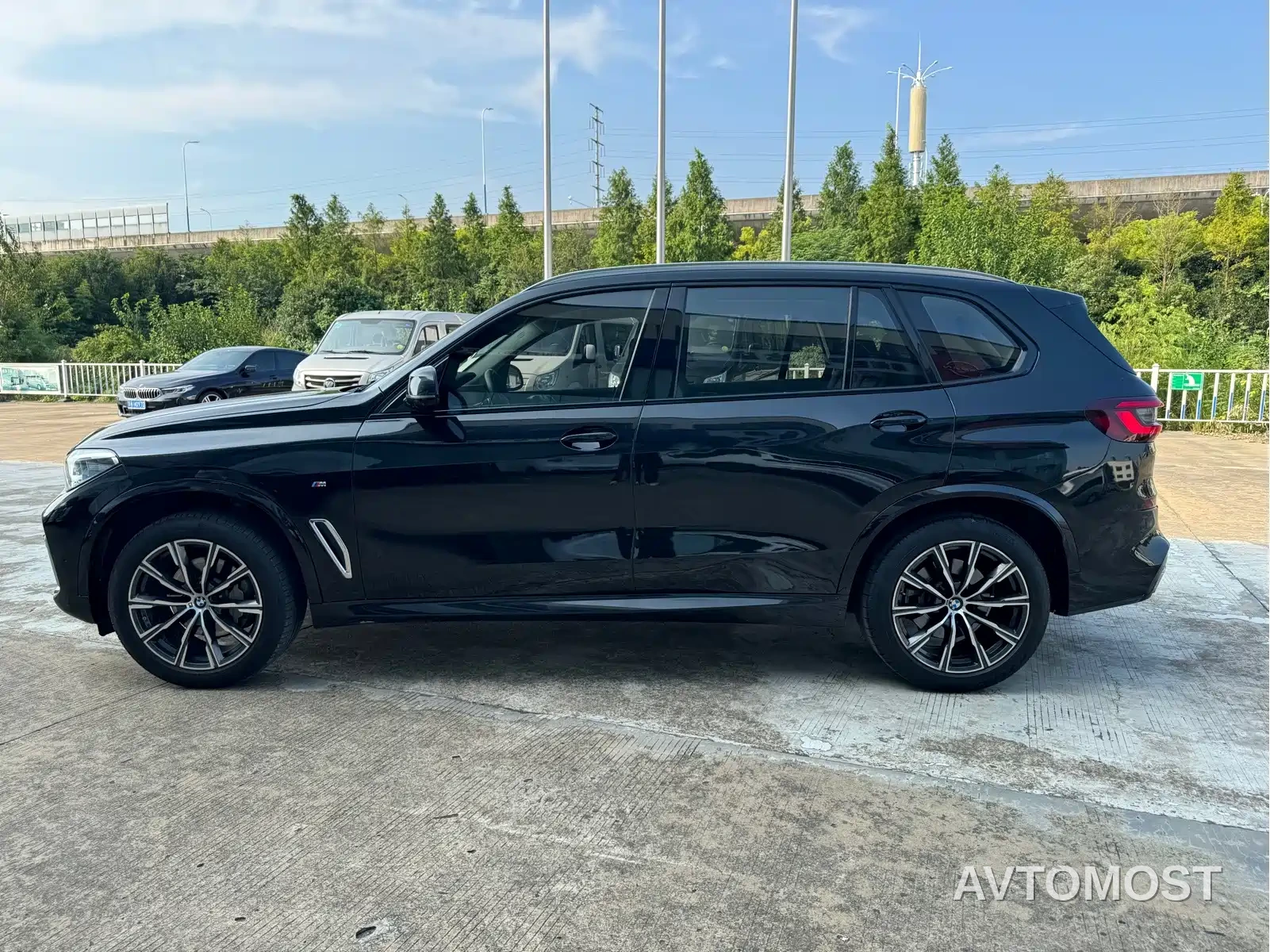 BMW X5 2022 xDrive 30Li Premium M Sport Package — фото 2