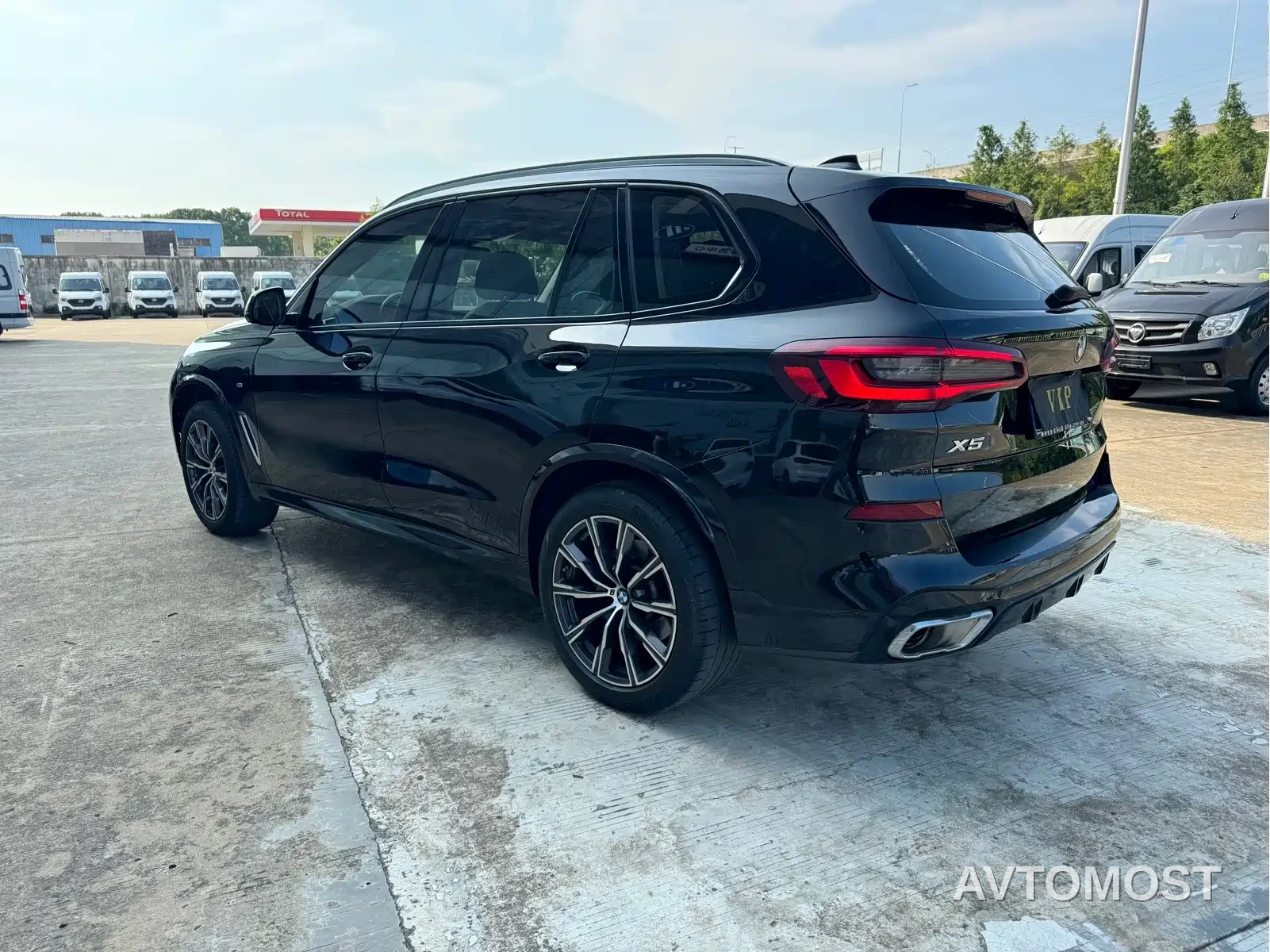BMW X5 2022 xDrive 30Li Premium M Sport Package — фото 3