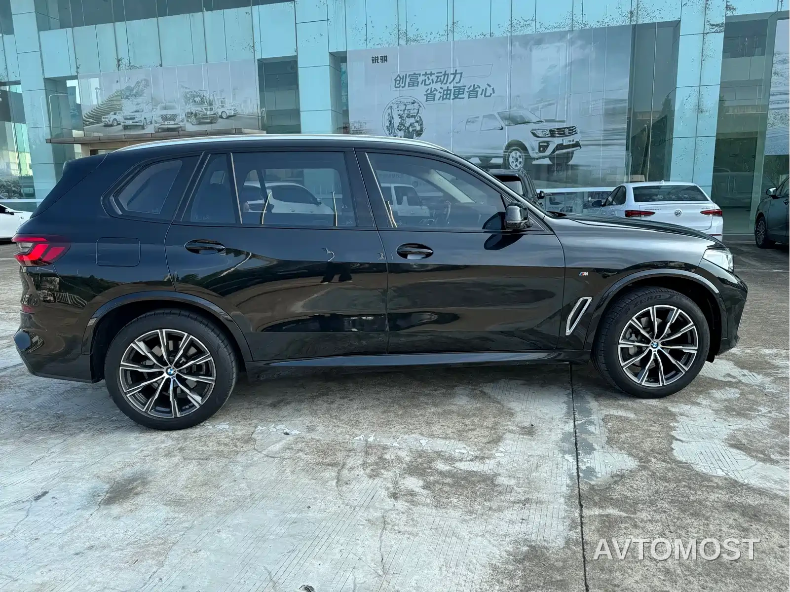 BMW X5 2022 xDrive 30Li Premium M Sport Package — фото 6