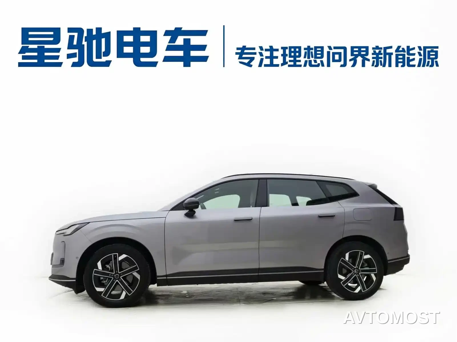 Volvo XC70 Plug-in Hybrid 2025 Standard — фото 3