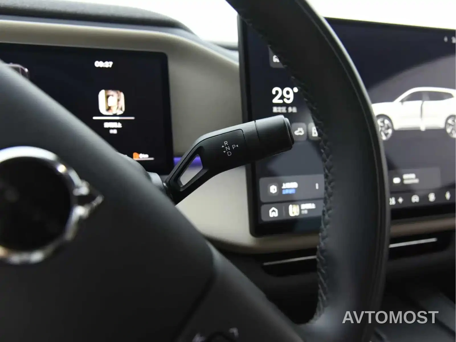 Volvo XC70 Plug-in Hybrid 2025 Standard — фото 10