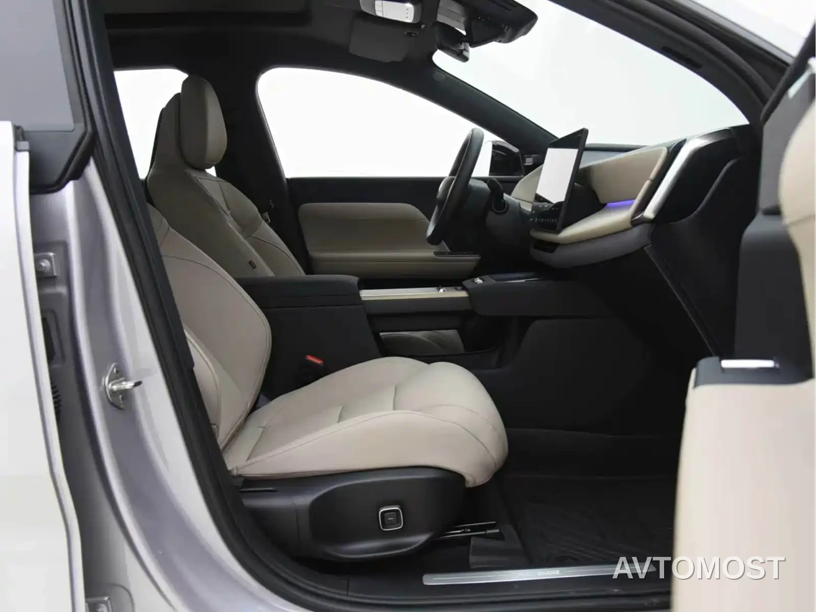 Volvo XC70 Plug-in Hybrid 2025 Standard — фото 14