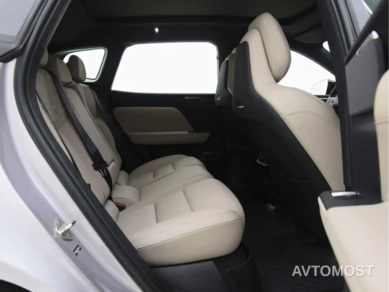 Volvo XC70 Plug-in Hybrid 2025 Standard — фото 15