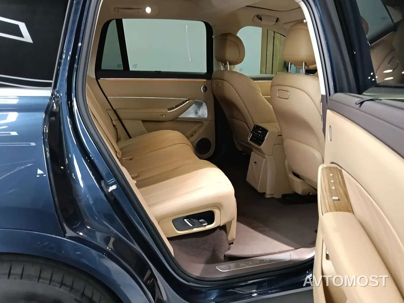 AITO M8 2025 Range Extender Max+ Edition 53.4kWh 5-seater — фото 9