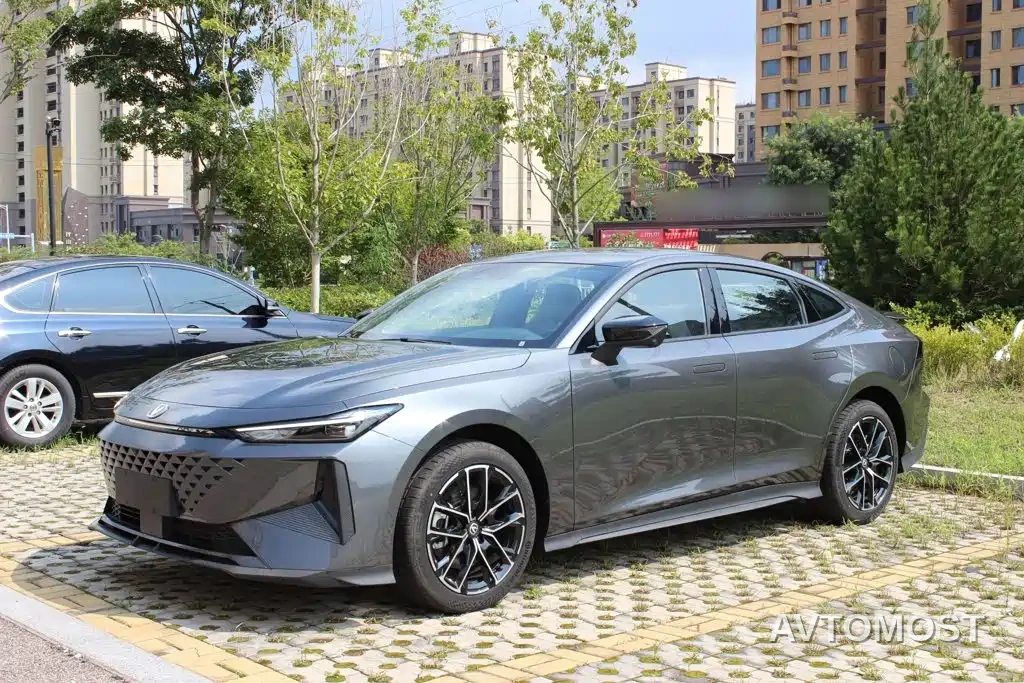 Changan UNI-V iDD 2024 Blue Whale Smart iDD 136km Smart Cool — фото 1