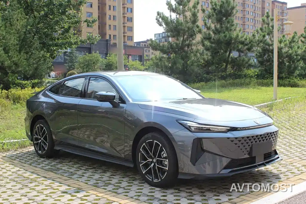 Changan UNI-V iDD 2024 Blue Whale Smart iDD 136km Smart Cool — фото 3