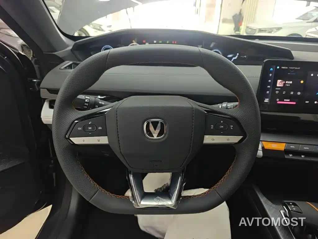 Changan UNI-V iDD 2024 Blue Whale Smart iDD 136km Smart Cool — фото 8