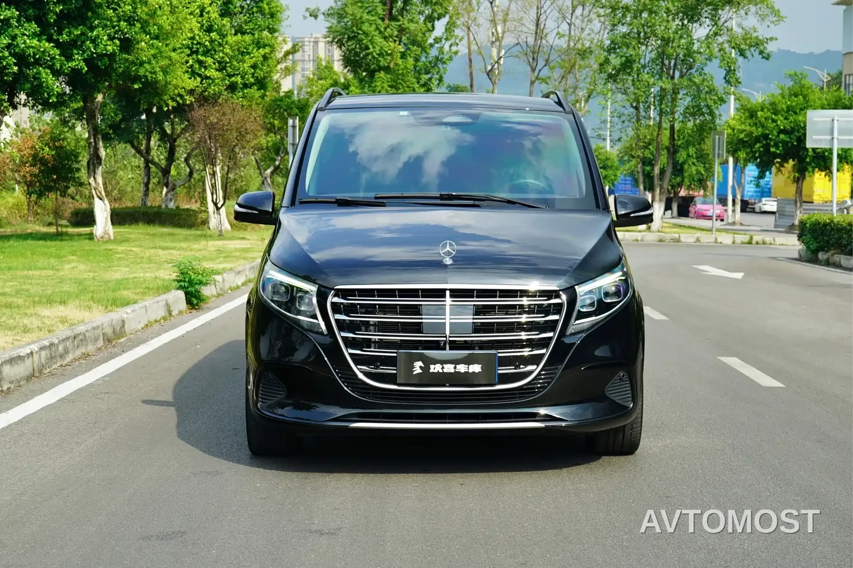 Mercedes-Benz V-Class 2024 V 300 L Long Wheelbase Premium — фото 2