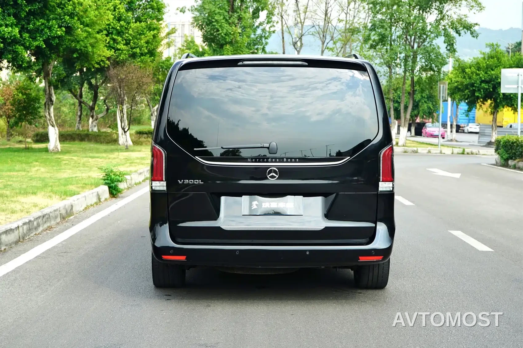 Mercedes-Benz V-Class 2024 V 300 L Long Wheelbase Premium — фото 5