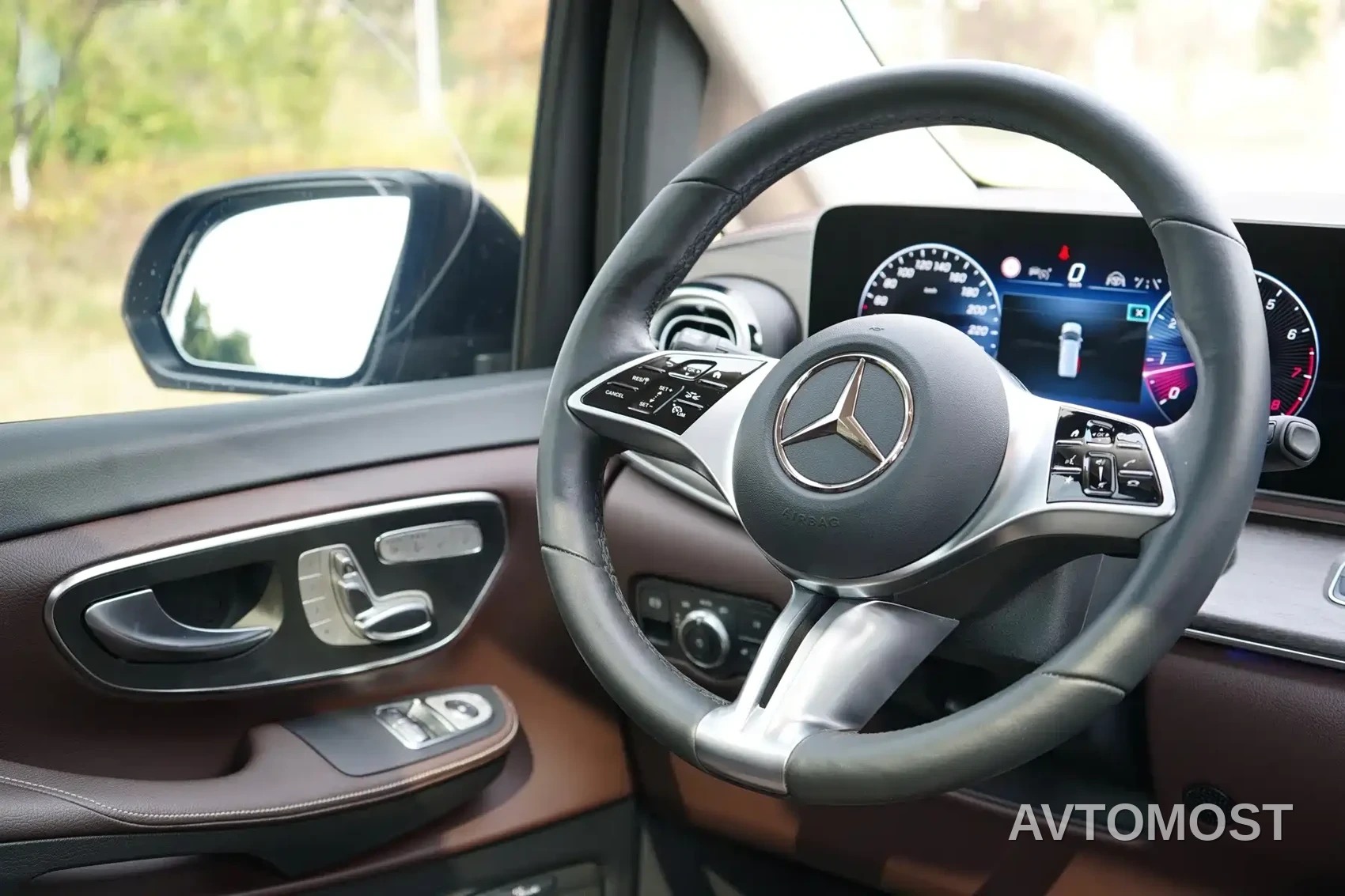 Mercedes-Benz V-Class 2024 V 300 L Long Wheelbase Premium — фото 6