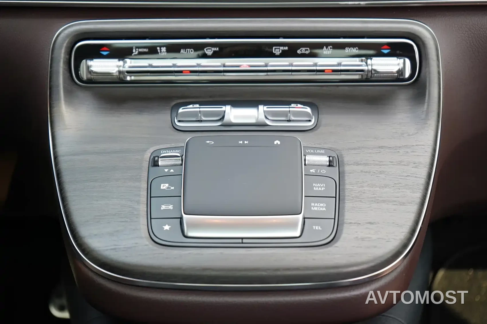 Mercedes-Benz V-Class 2024 V 300 L Long Wheelbase Premium — фото 9