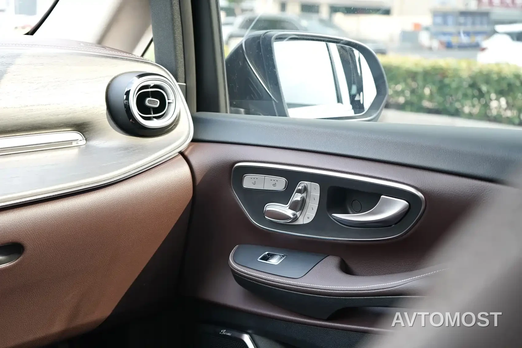 Mercedes-Benz V-Class 2024 V 300 L Long Wheelbase Premium — фото 10