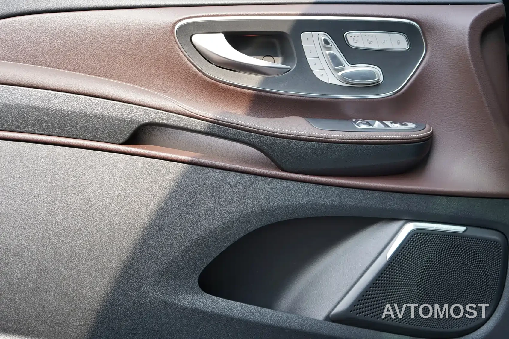 Mercedes-Benz V-Class 2024 V 300 L Long Wheelbase Premium — фото 11