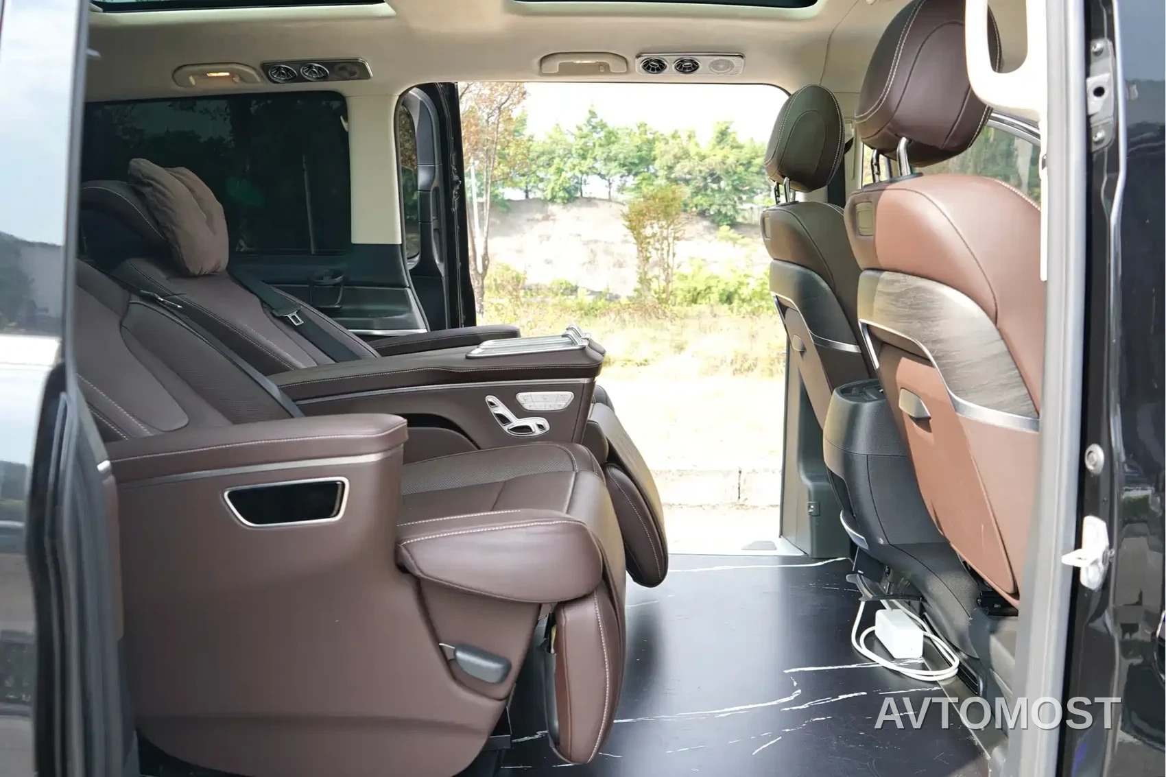 Mercedes-Benz V-Class 2024 V 300 L Long Wheelbase Premium — фото 15