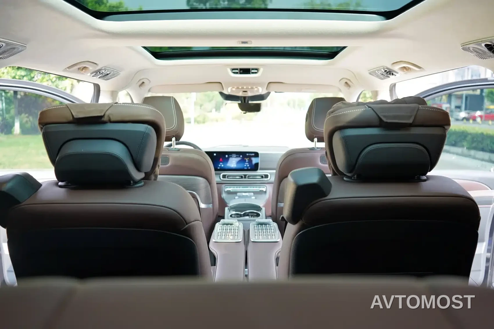 Mercedes-Benz V-Class 2024 V 300 L Long Wheelbase Premium — фото 16
