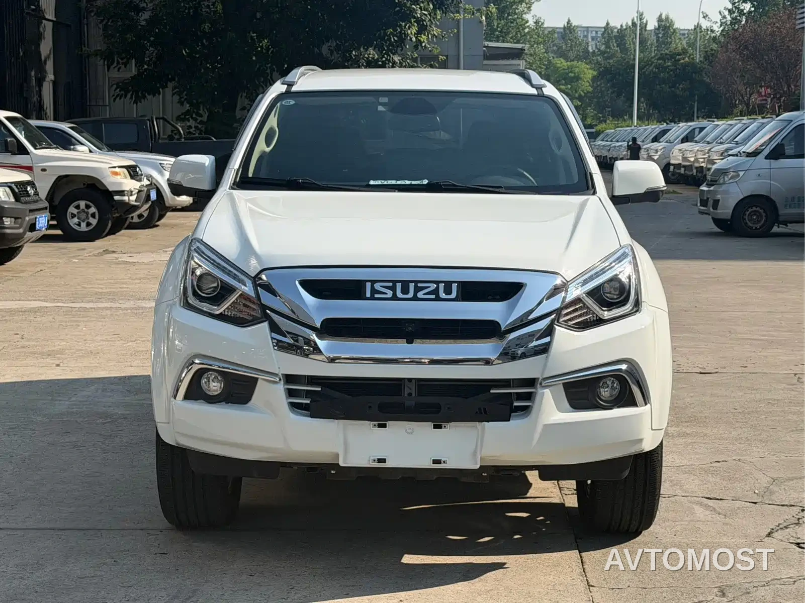 Isuzu mu-X Ranger 2020 Model 1.9T Diesel Automatic 4WD Premium Edition 7-Seater China VI — фото 2