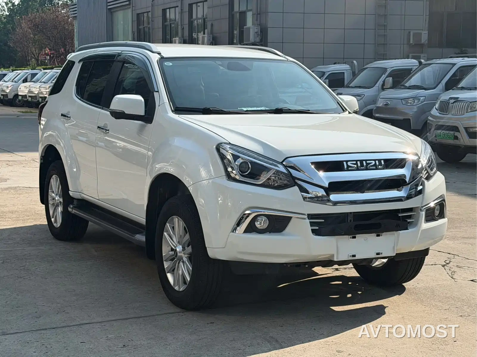 Isuzu mu-X Ranger 2020 Model 1.9T Diesel Automatic 4WD Premium Edition 7-Seater China VI — фото 3