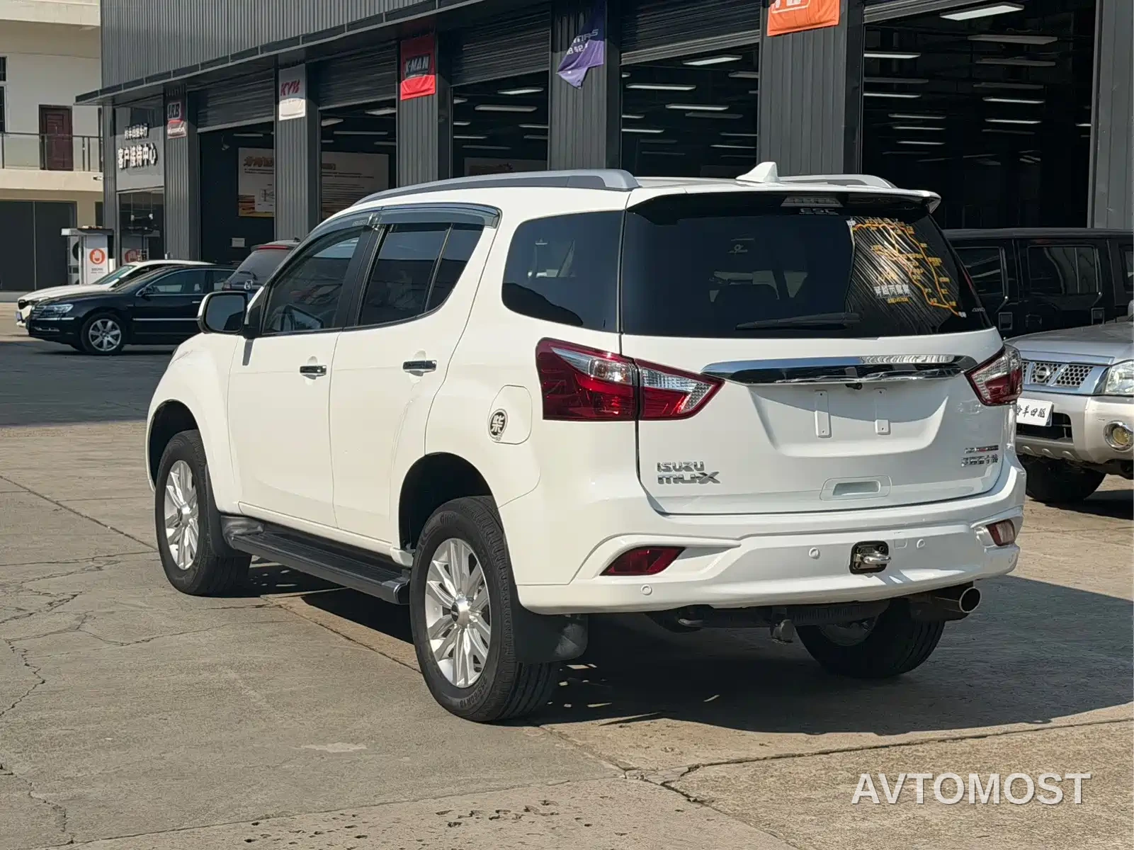 Isuzu mu-X Ranger 2020 Model 1.9T Diesel Automatic 4WD Premium Edition 7-Seater China VI — фото 10