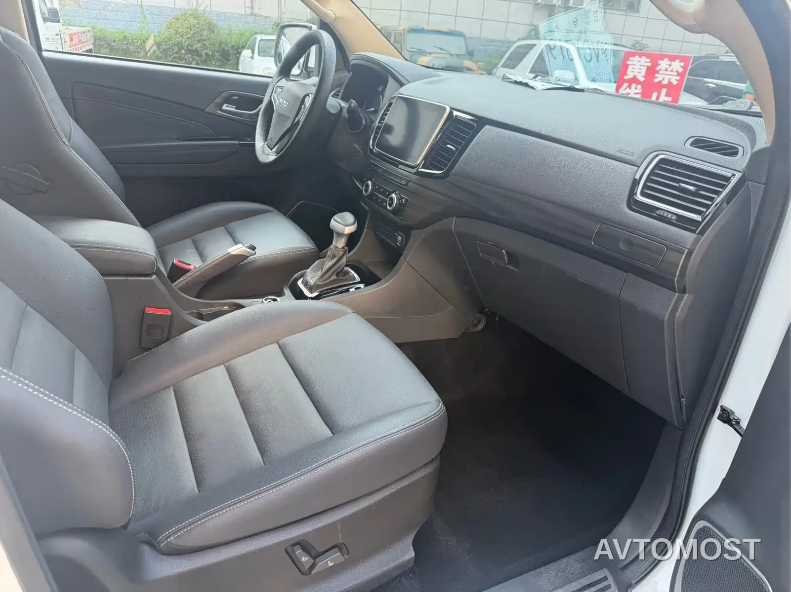 Isuzu mu-X Ranger 2020 Model 1.9T Diesel Automatic 4WD Premium Edition 7-Seater China VI — фото 11