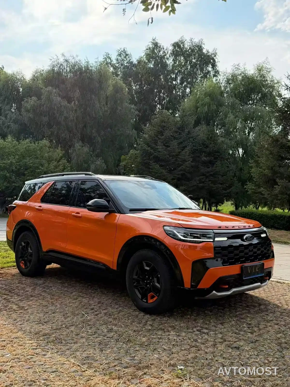 Ford Explorer 2024 2.3T EcoBoost Kunlun Summit Edition 7-Seater — фото 3