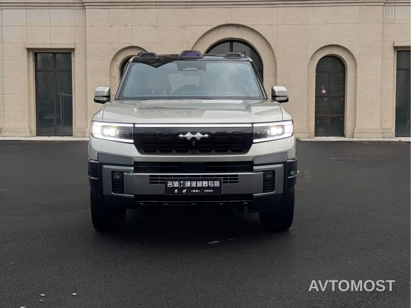 Fang Cheng Bao Leopard 8 2025 Zhiyong Flagship 7-Seater — фото 1