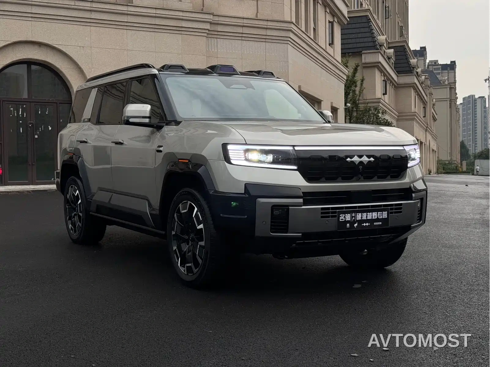 Fang Cheng Bao Leopard 8 2025 Zhiyong Flagship 7-Seater — фото 2