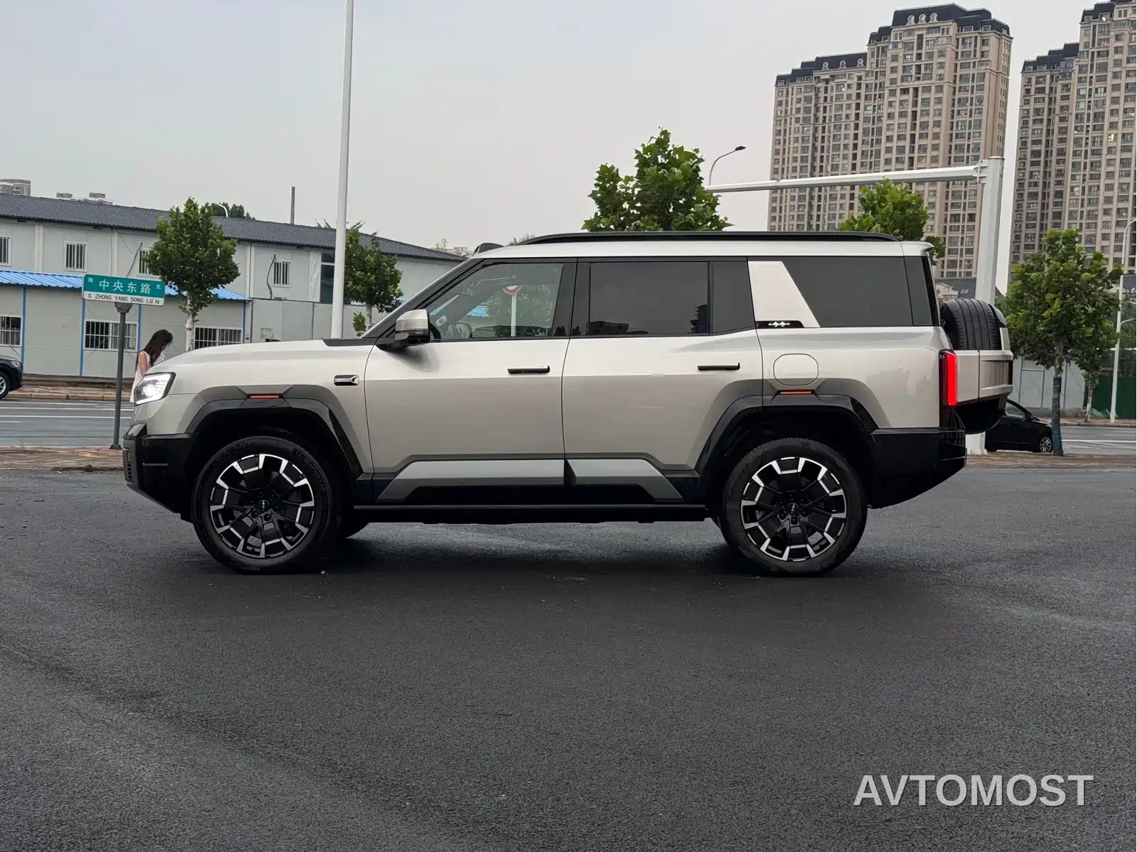 Fang Cheng Bao Leopard 8 2025 Zhiyong Flagship 7-Seater — фото 4