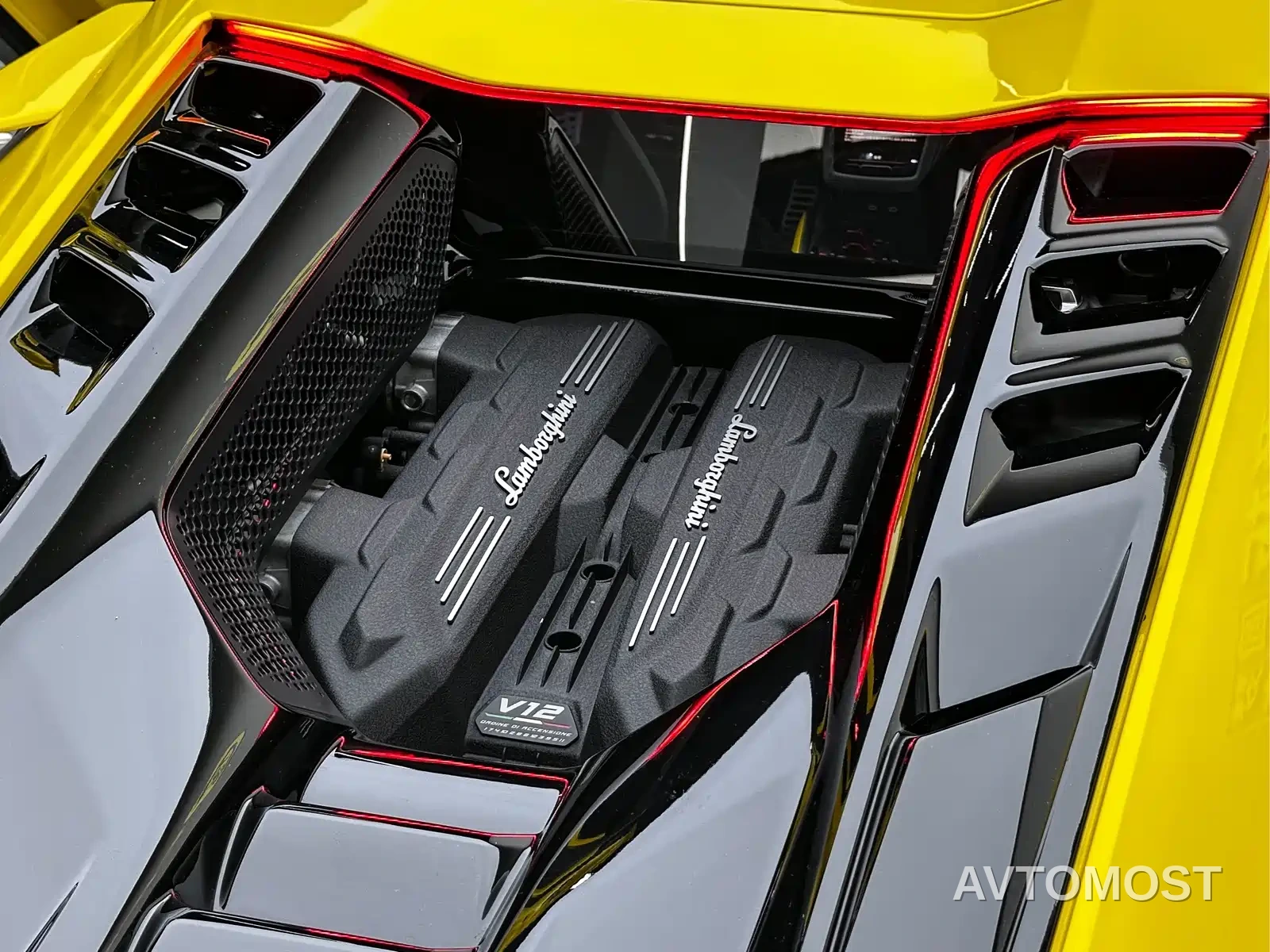 Lamborghini Revuelto 2023 6.5L PHEV Standard — фото 35