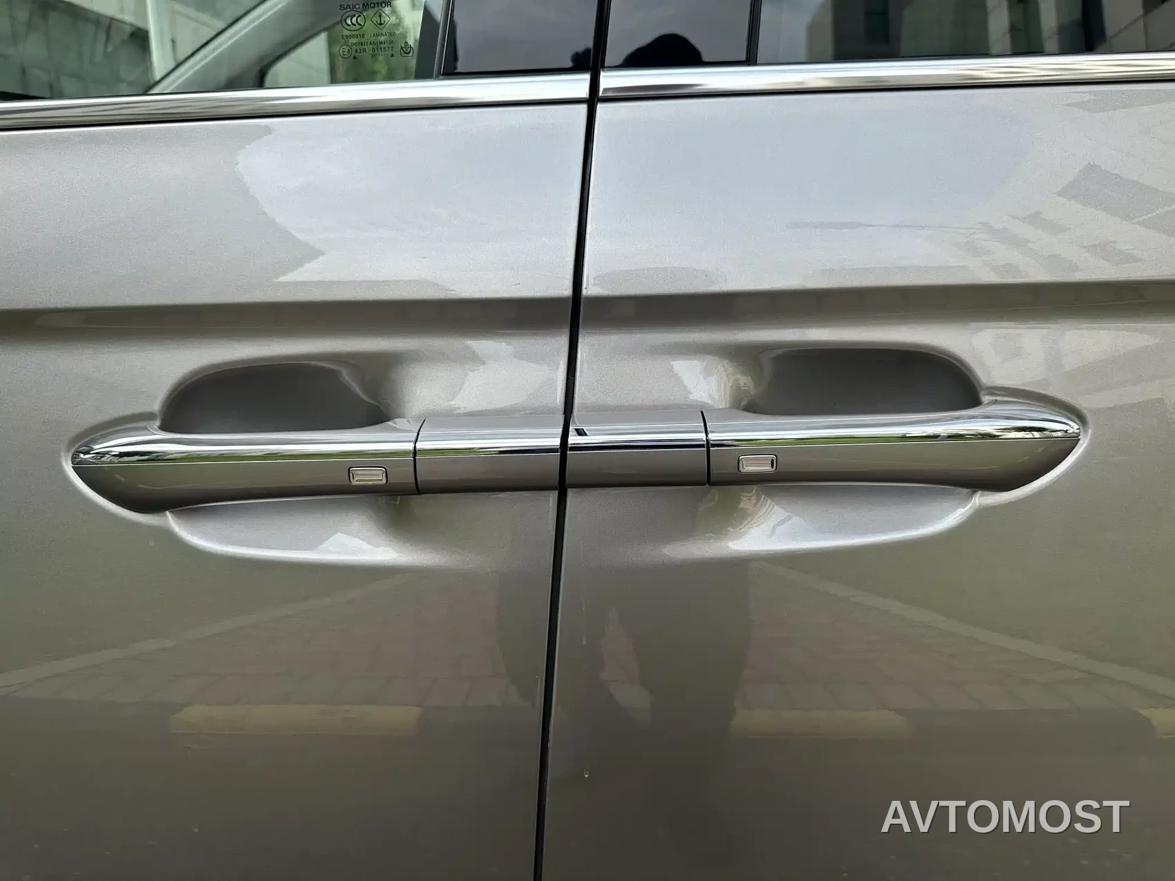 Roewe iMAX8 EV 2025 1.5T DMH Land Luxury Edition — фото 11