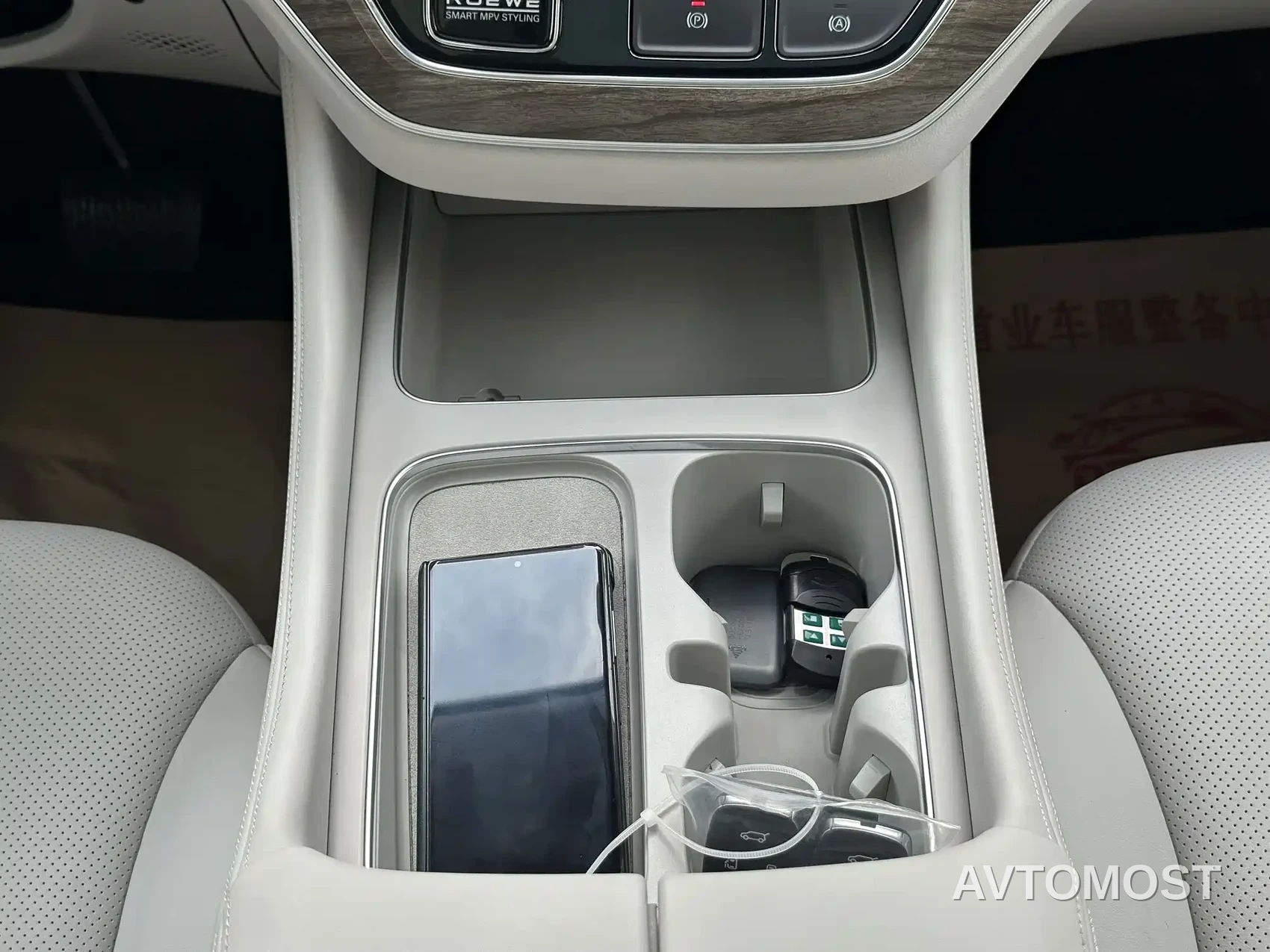 Roewe iMAX8 EV 2025 1.5T DMH Land Luxury Edition — фото 18