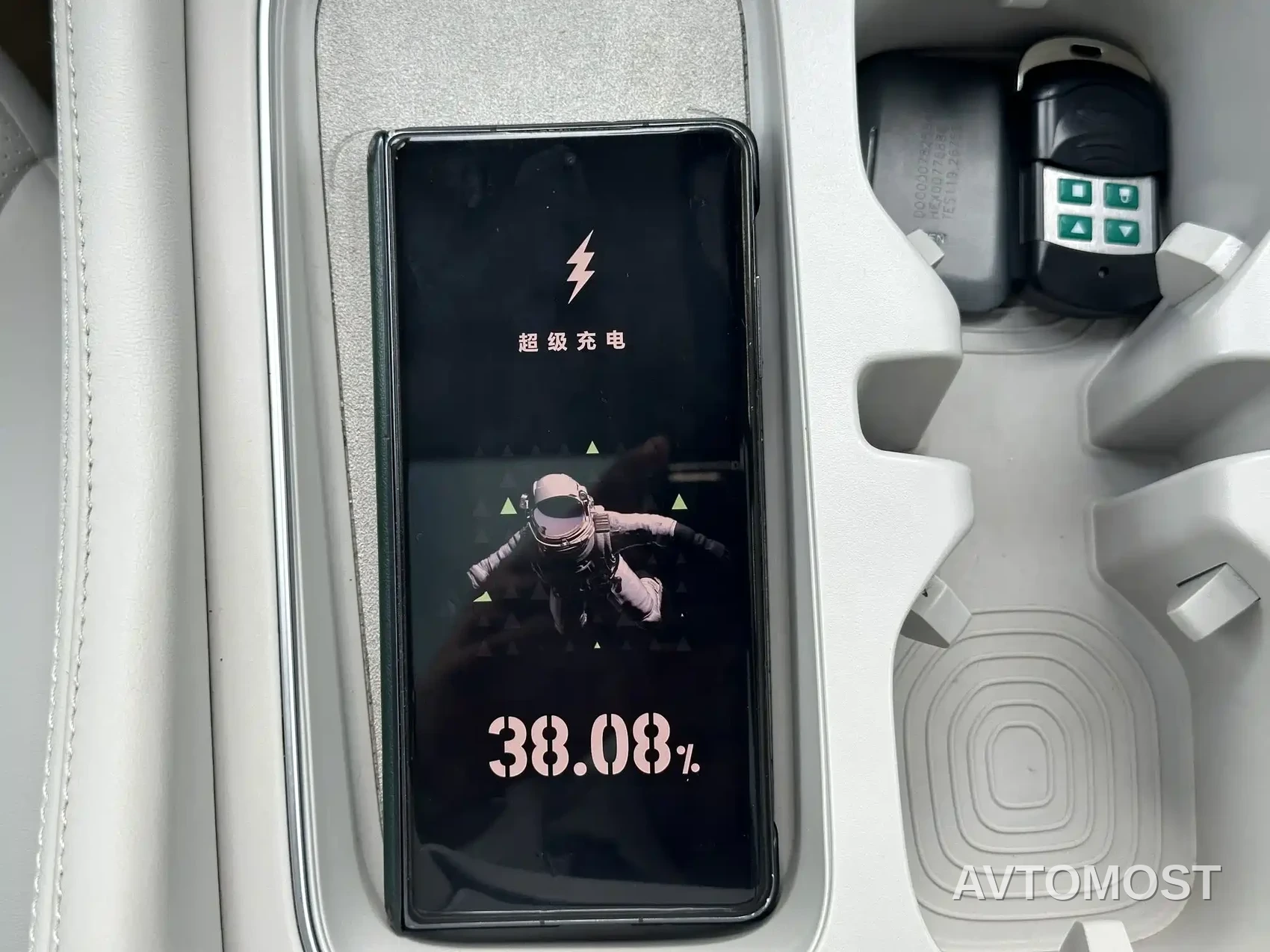 Roewe iMAX8 EV 2025 1.5T DMH Land Luxury Edition — фото 20