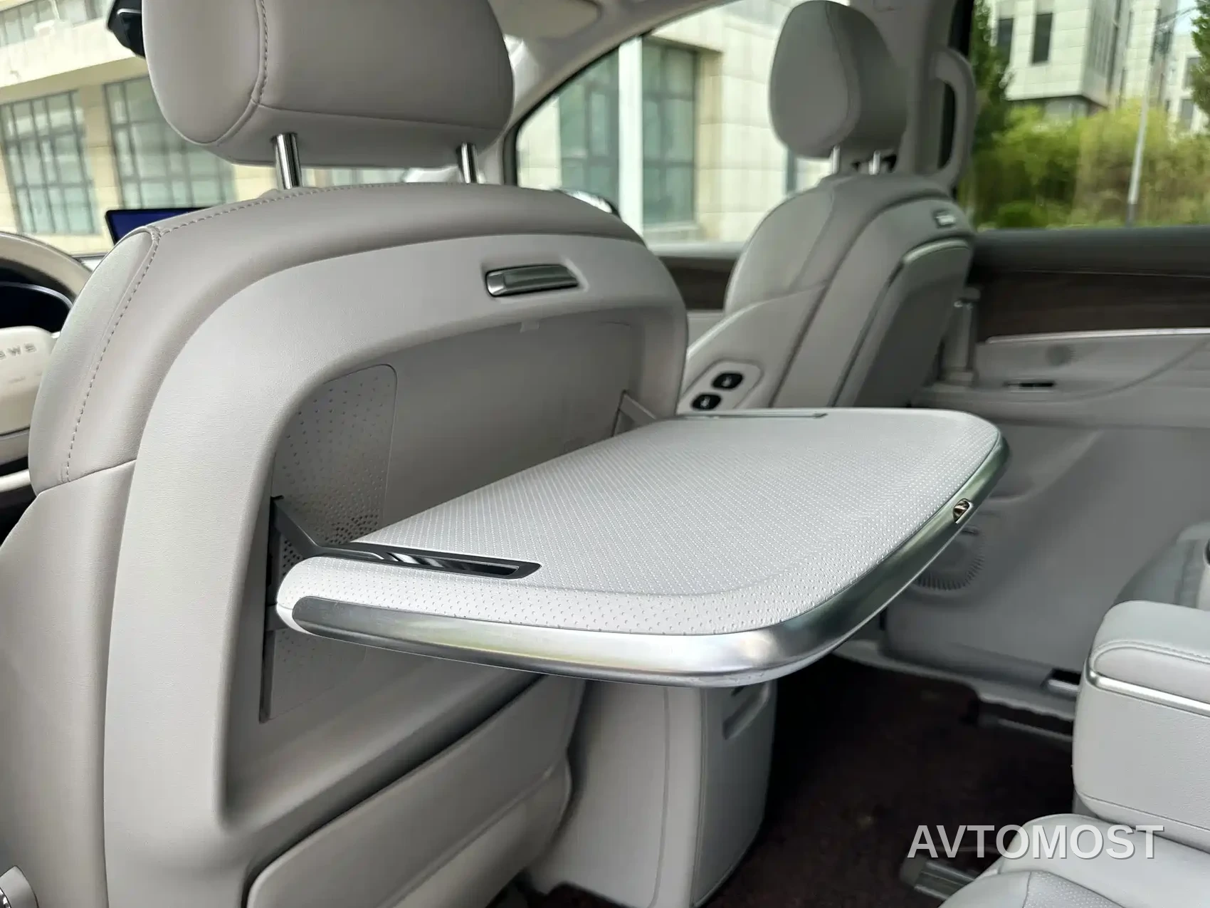 Roewe iMAX8 EV 2025 1.5T DMH Land Luxury Edition — фото 23