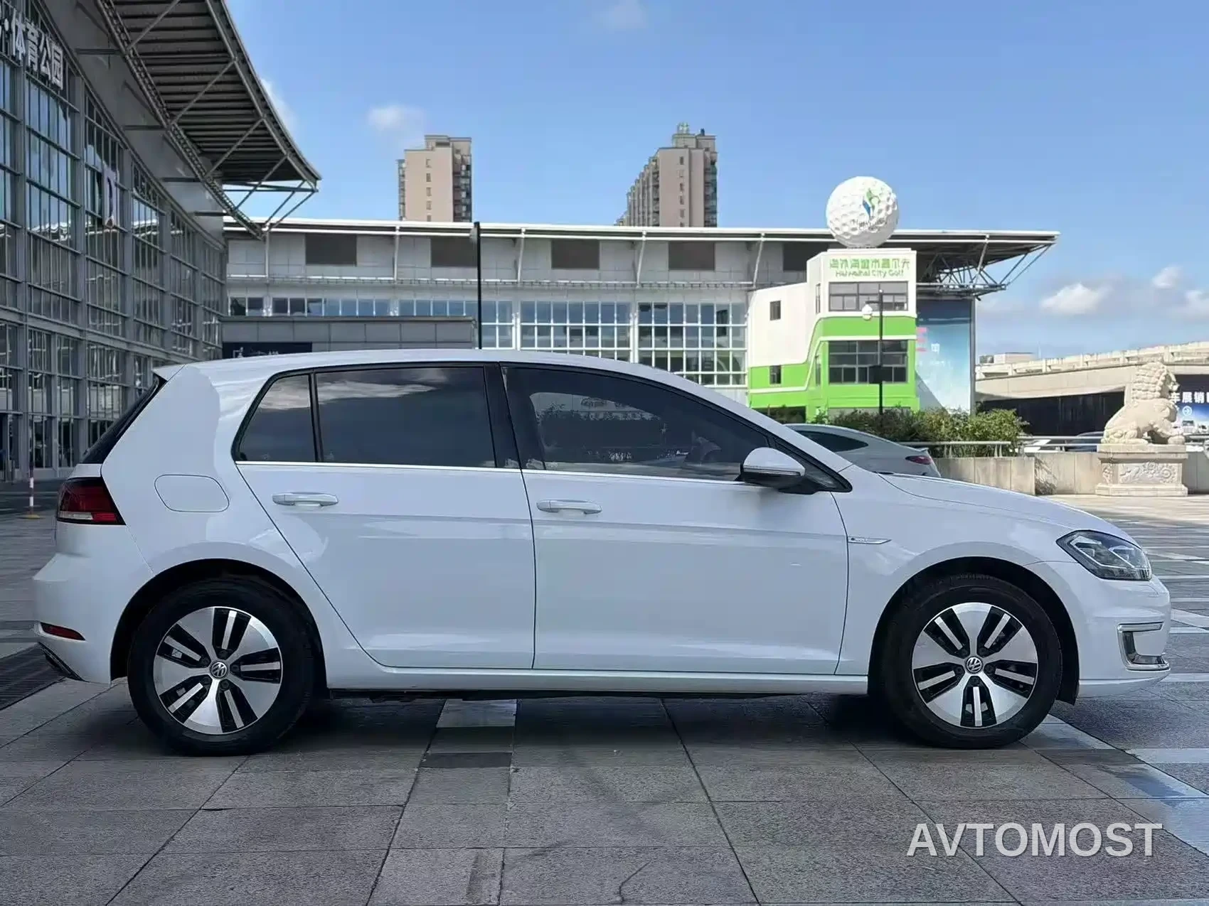 Volkswagen Golf Electric 2020 Chi — фото 5