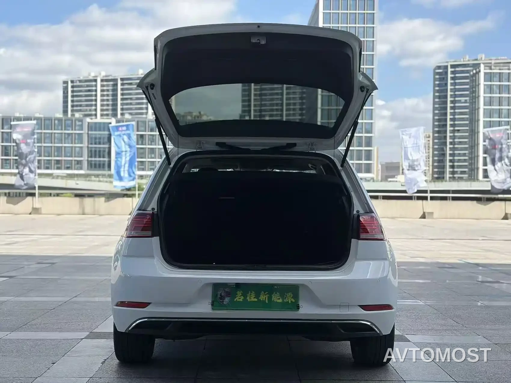 Volkswagen Golf Electric 2020 Chi — фото 14