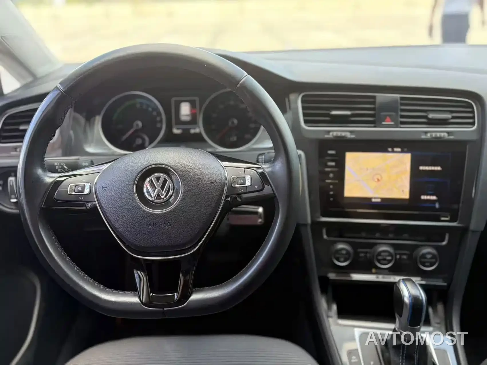 Volkswagen Golf Electric 2020 Chi — фото 17