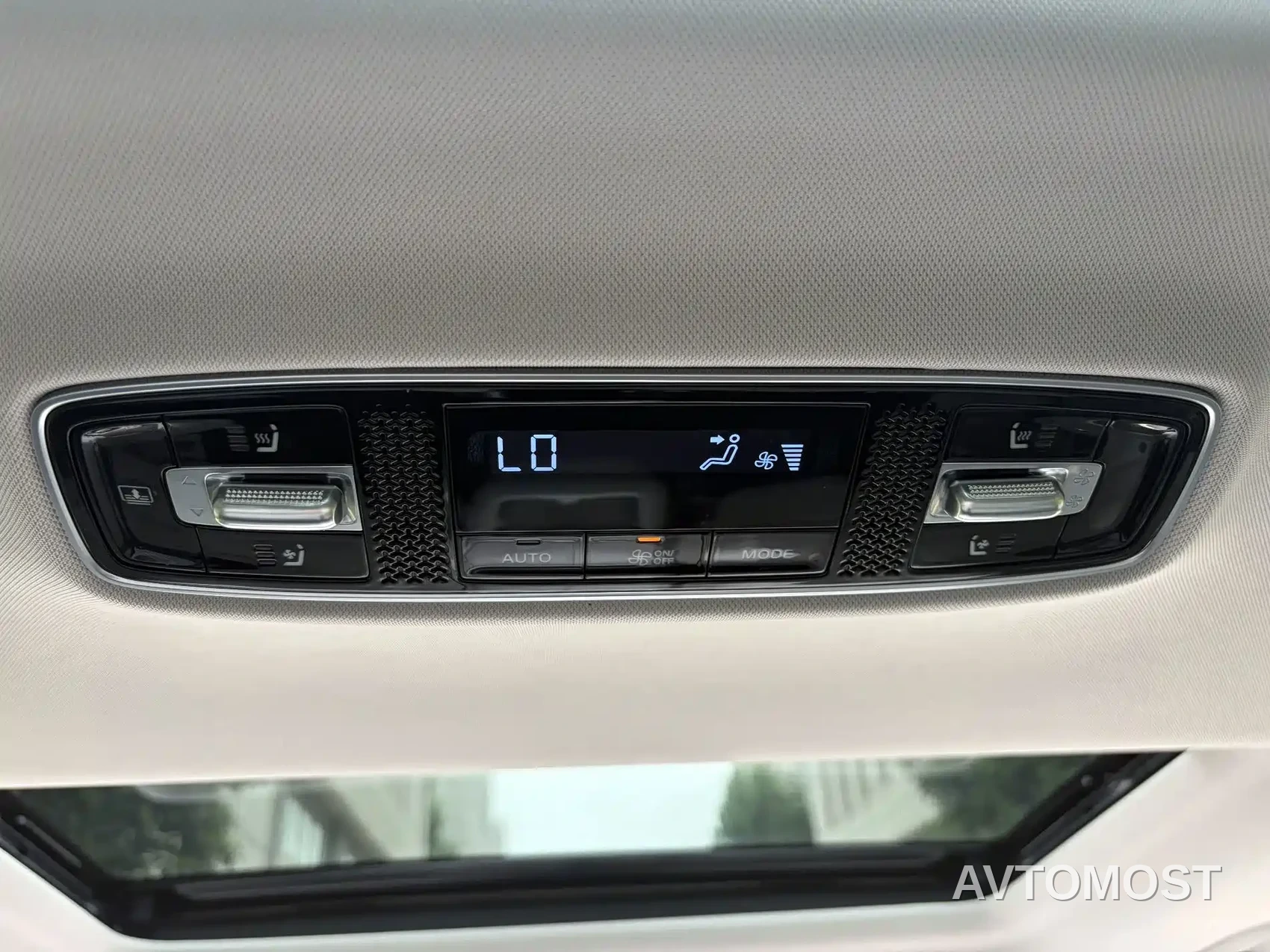 Roewe iMAX8 EV 2026 1.5T DMH High-End Edition — фото 24
