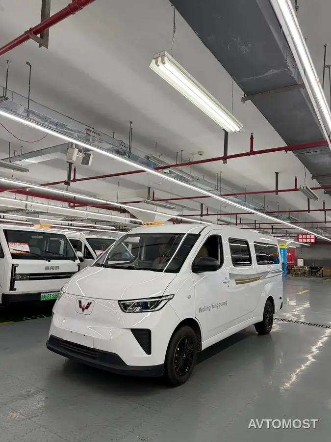 Wuling Yangguang 2026 Model 440km Passenger Van Comfort Version (9-Seater)