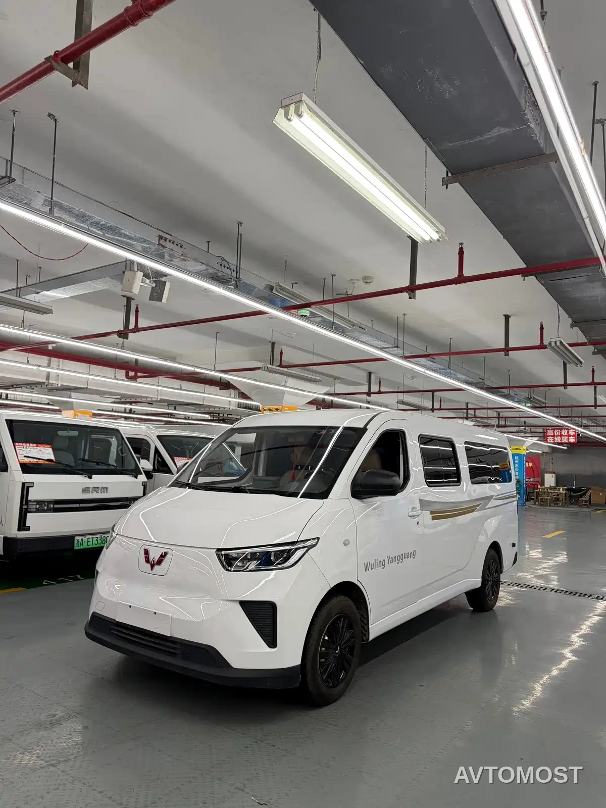Wuling Yangguang 2026 Model 440km Passenger Van Comfort Version (9-Seater) — фото 1