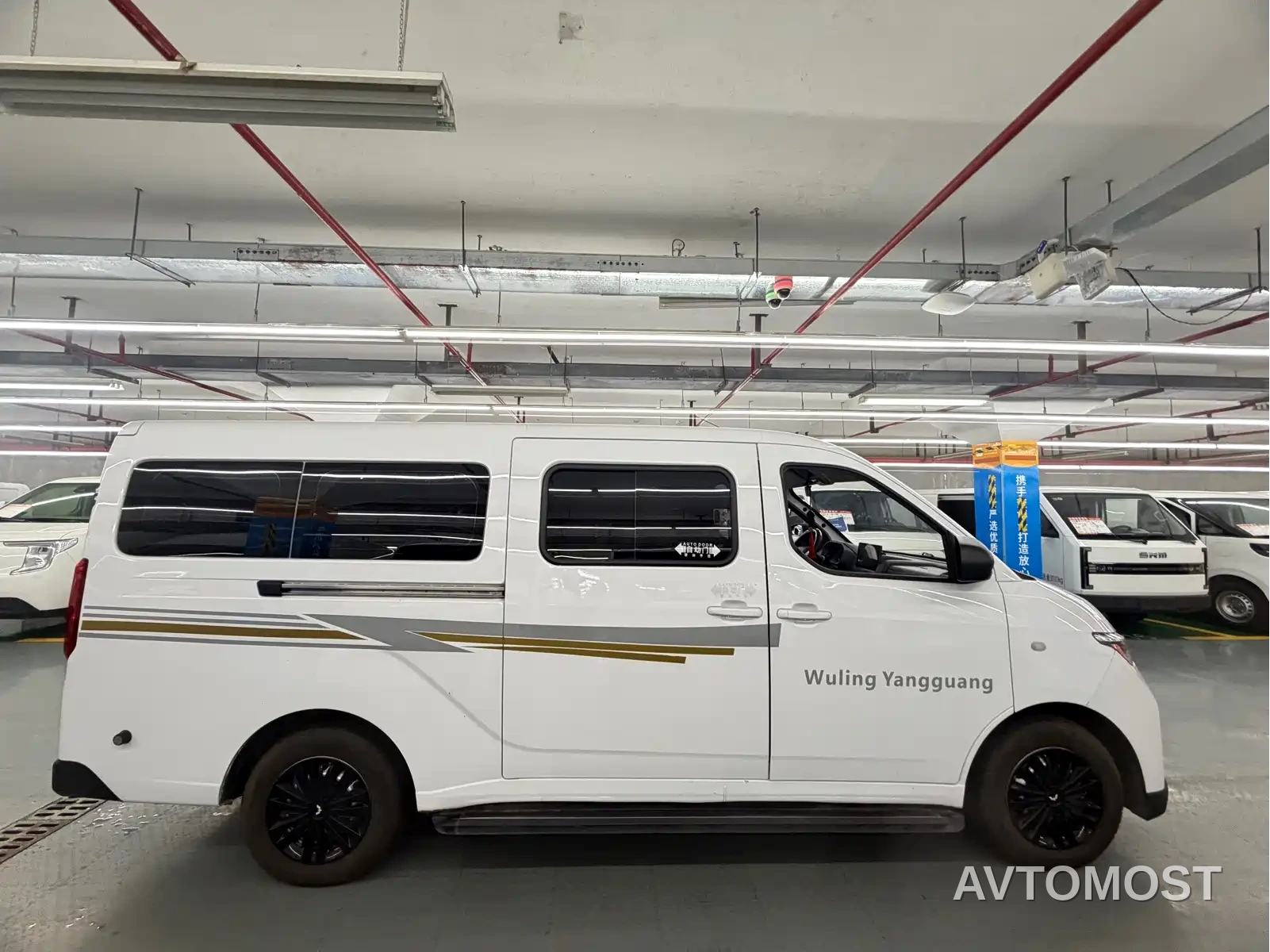 Wuling Yangguang 2026 Model 440km Passenger Van Comfort Version (9-Seater) — фото 8
