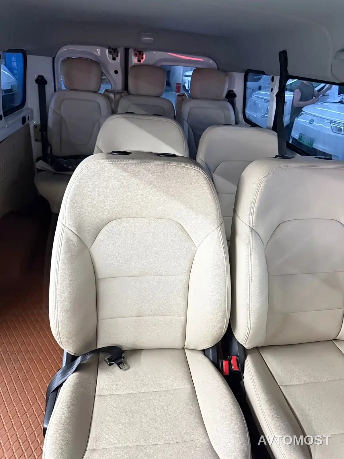 Wuling Yangguang 2026 Model 440km Passenger Van Comfort Version (9-Seater) — фото 11