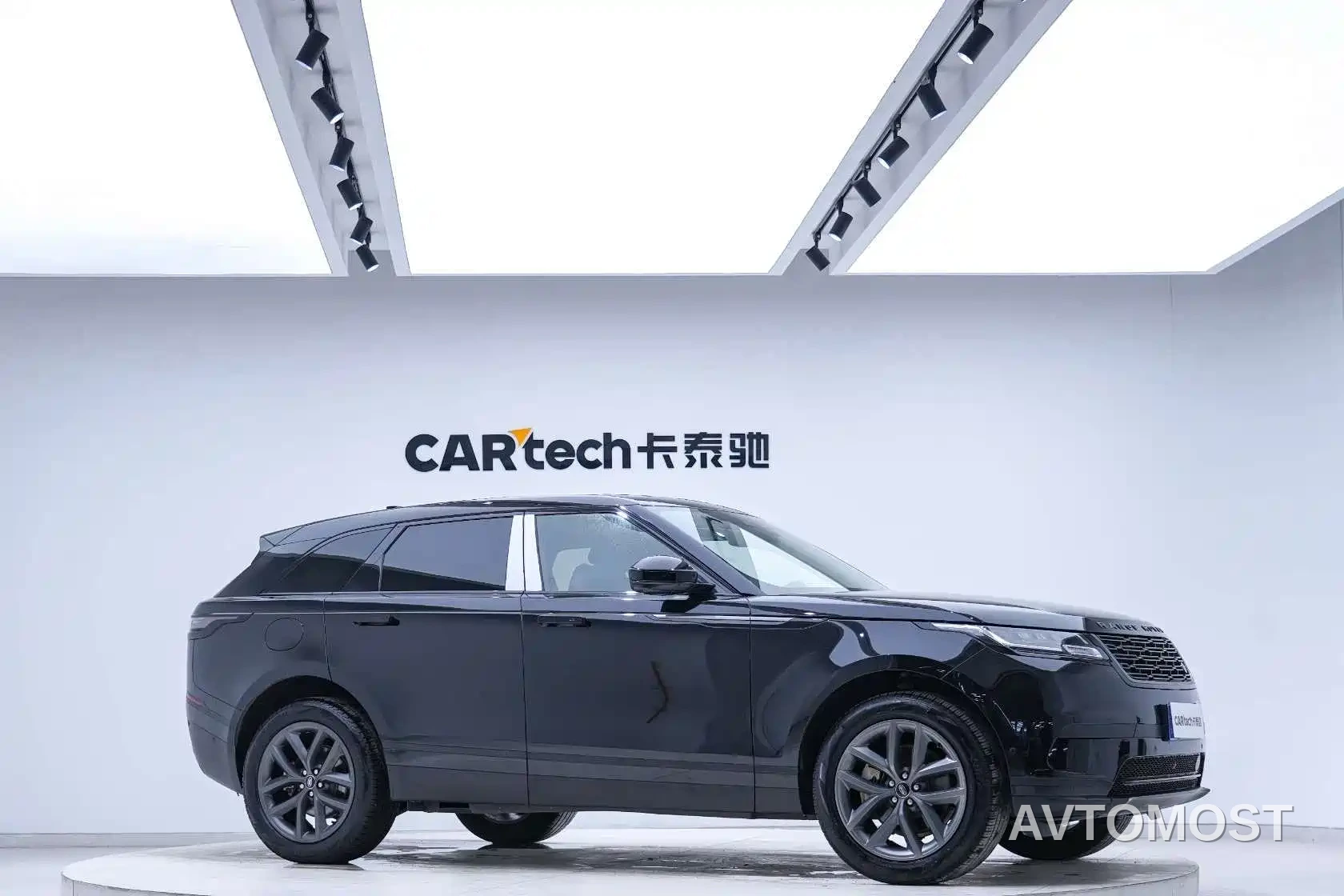 Land Rover Range Rover Velar 2024 S — фото 5