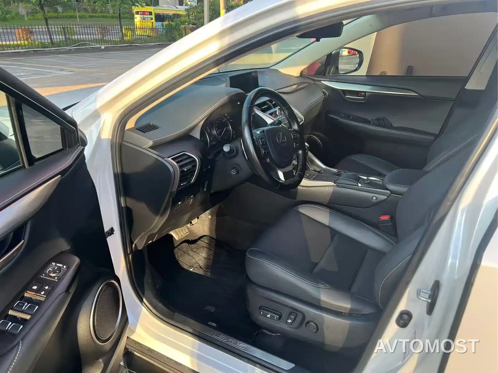 Lexus NX 2020 300h FWD F Sport China V — фото 6