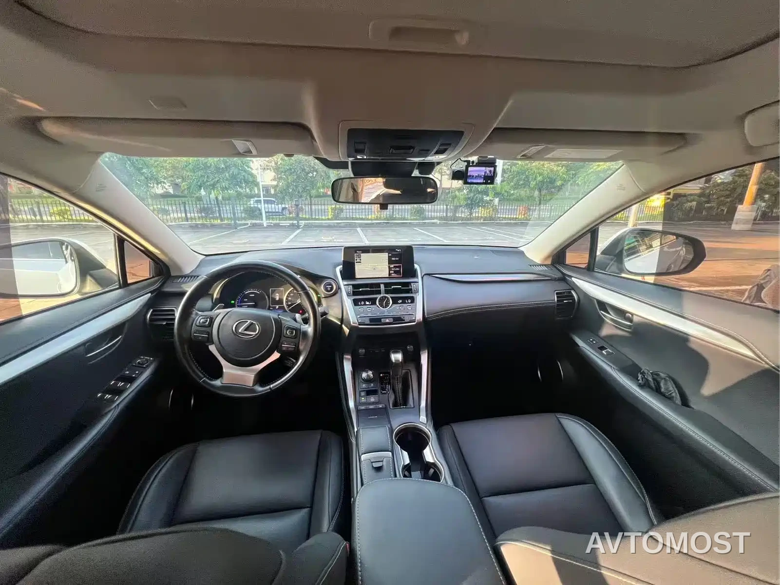 Lexus NX 2020 300h FWD F Sport China V — фото 7